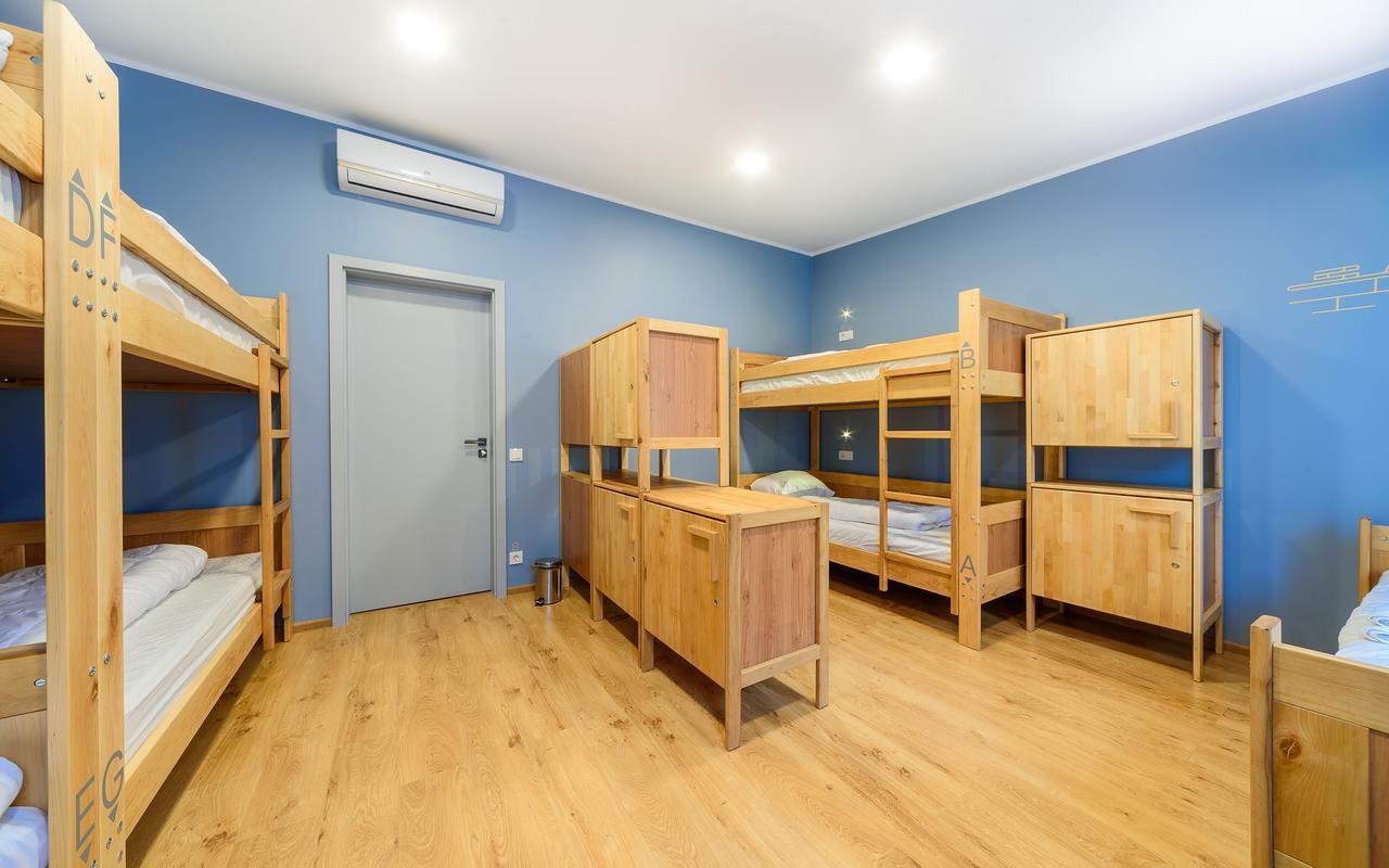Friday Hostel Odessa Extérieur photo